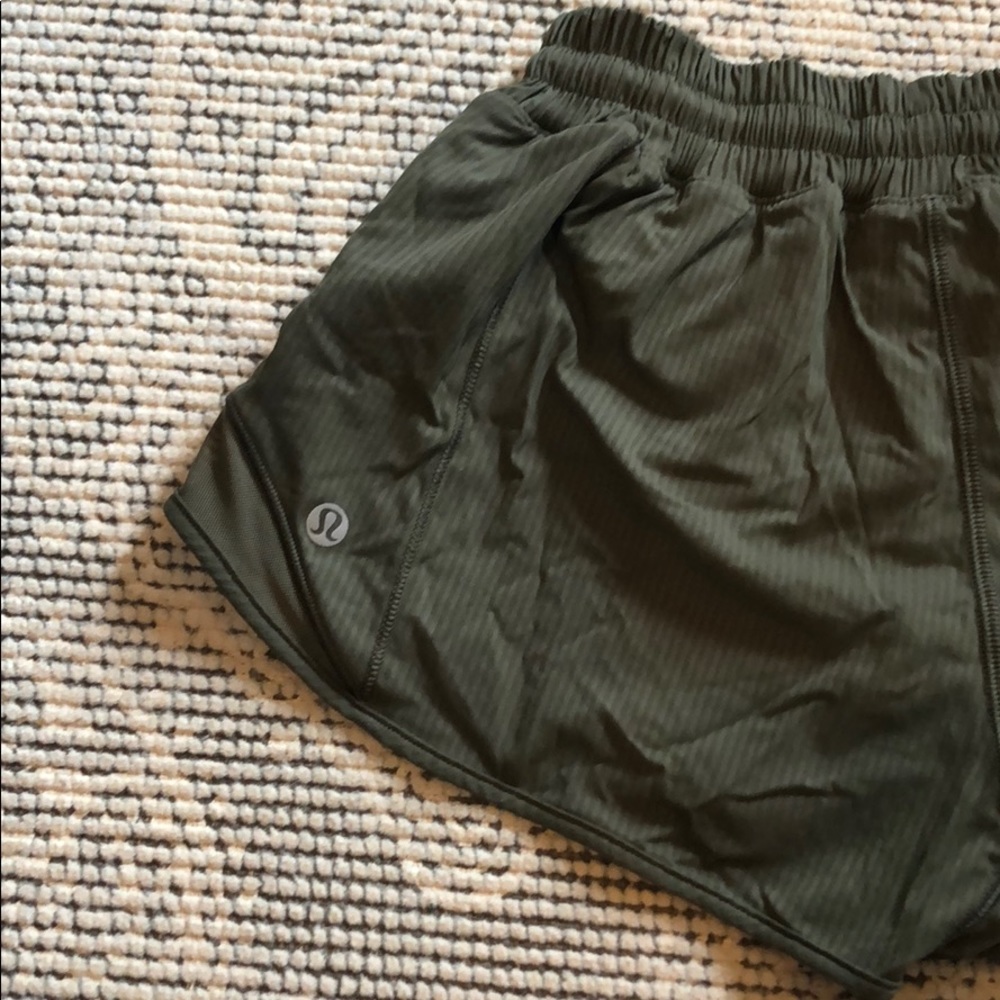 Lululemon Sz. 2 Olive Green Hotty Hot Short 2.5 in